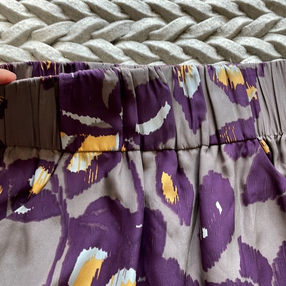 100% Silk Abstract Mini Skirt - Picture 2 of 6